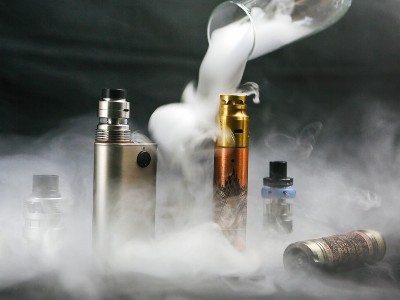 電子煙UV無影膠水案例，聚力膠水粘接強度好無痕跡粘電器好選擇