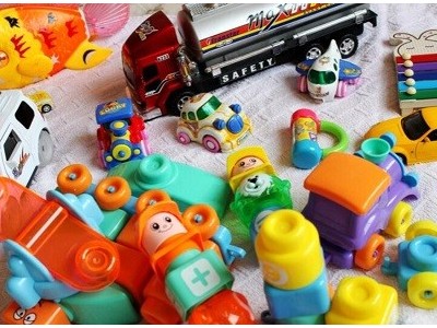 塑料玩具膠水案例，聚力塑料專用膠水快遞定位粘接符合環保標準